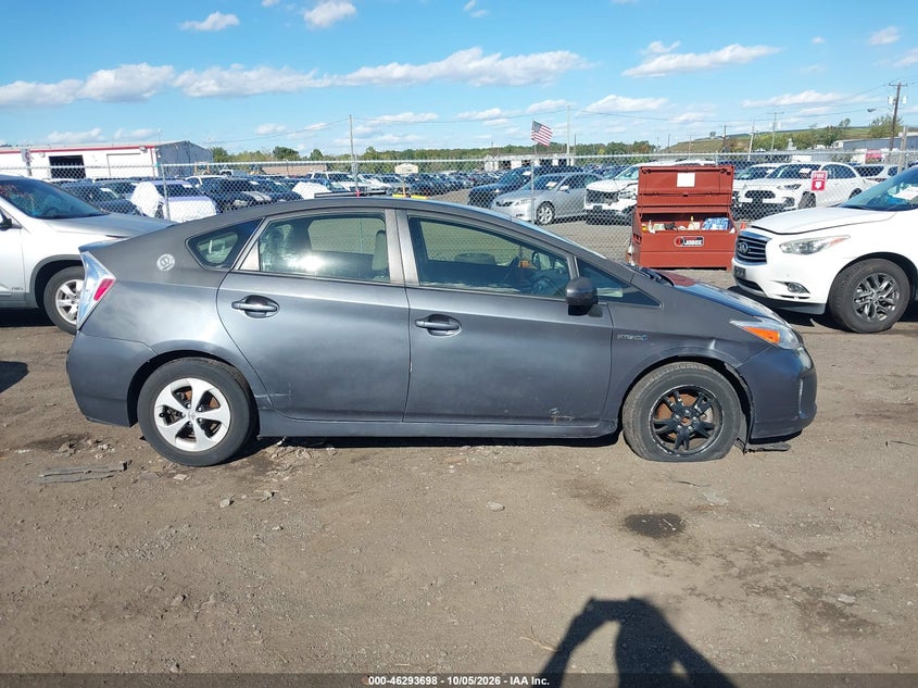 2015 TOYOTA PRIUS TWO · Фото 13