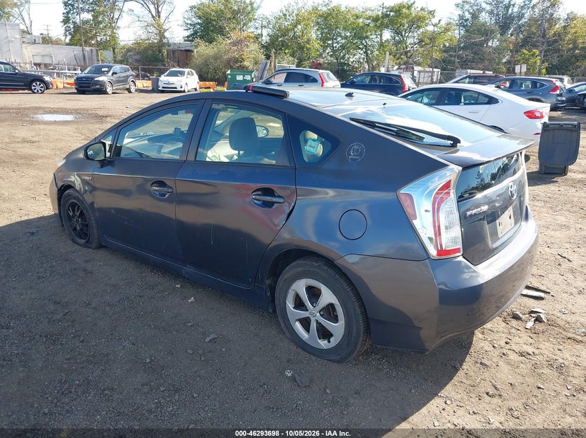 2015 TOYOTA PRIUS TWO · Фото 3