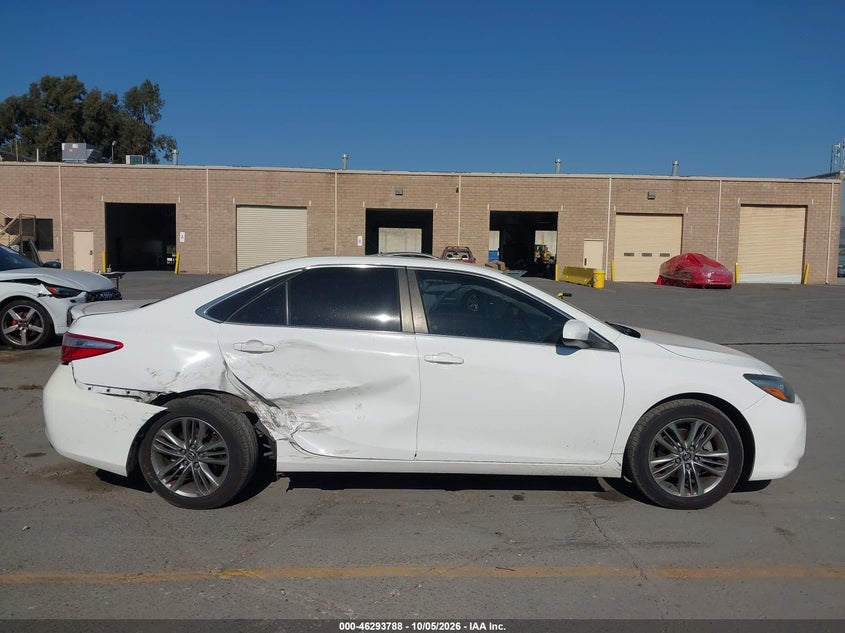 TOYOTA CAMRY - zdjęcie 13