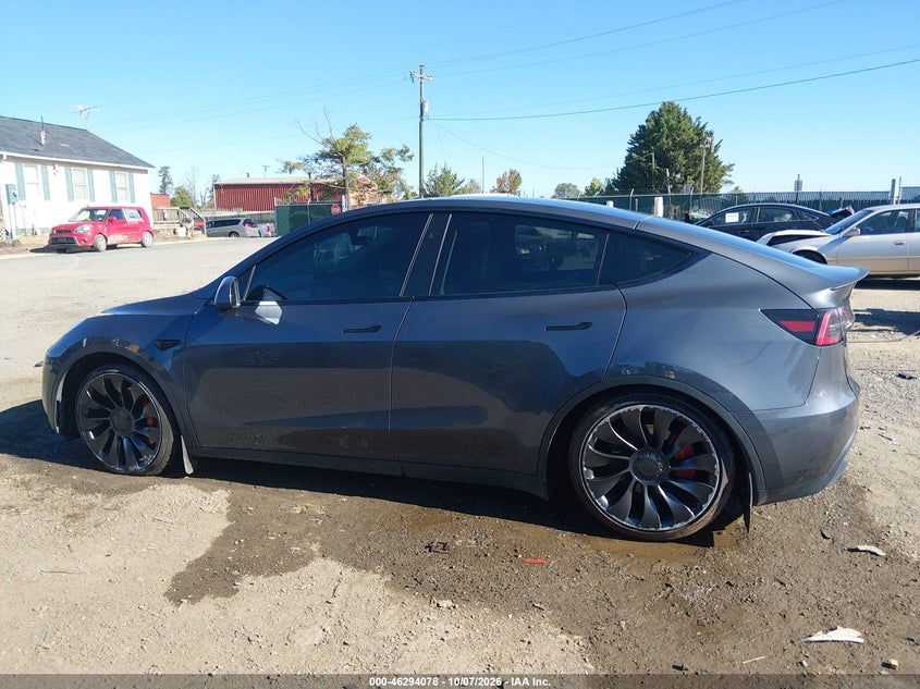TESLA MODEL Y - zdjęcie 15