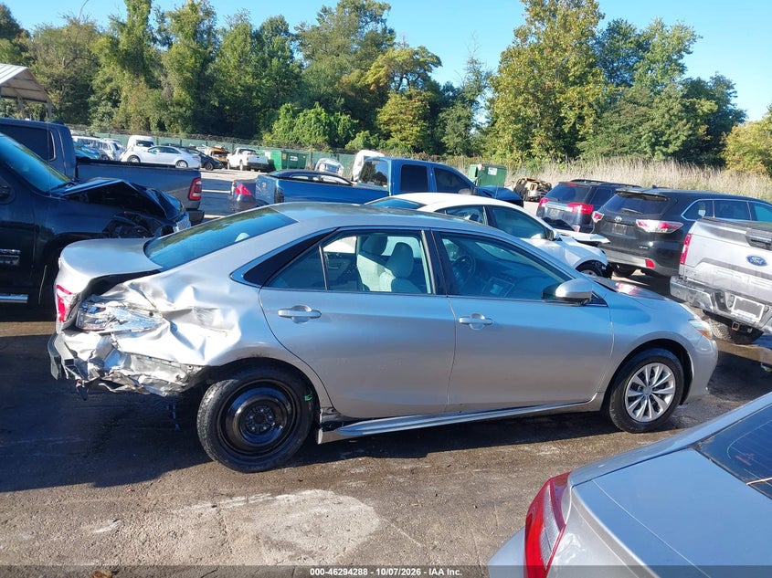 TOYOTA CAMRY - zdjęcie 14