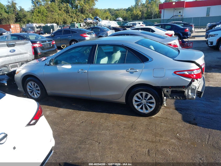 TOYOTA CAMRY - zdjęcie 15