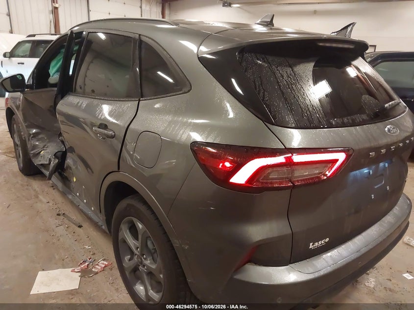 Vin: 1fmcu9mn7pua24452, lot: 46794738, ford escape st-line 20233