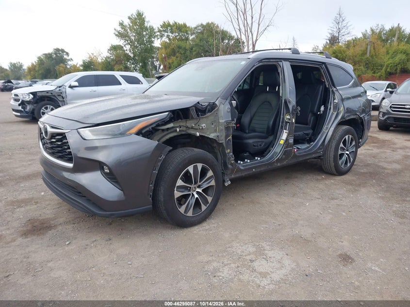 2022 Toyota Highlander Xle, Левый бок, IAAI, VIN 5TDHZRBH8NS167145 — фото 2