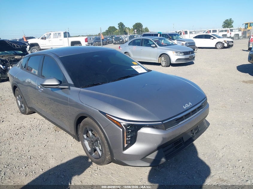Vin: 3kpft4de3te327583, lot: 46795345, kia k4 lxs 20261