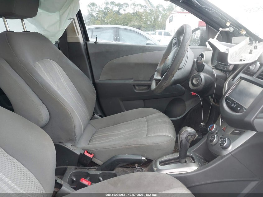 2015 CHEVROLET SONIC LT AUTO · Photo 5