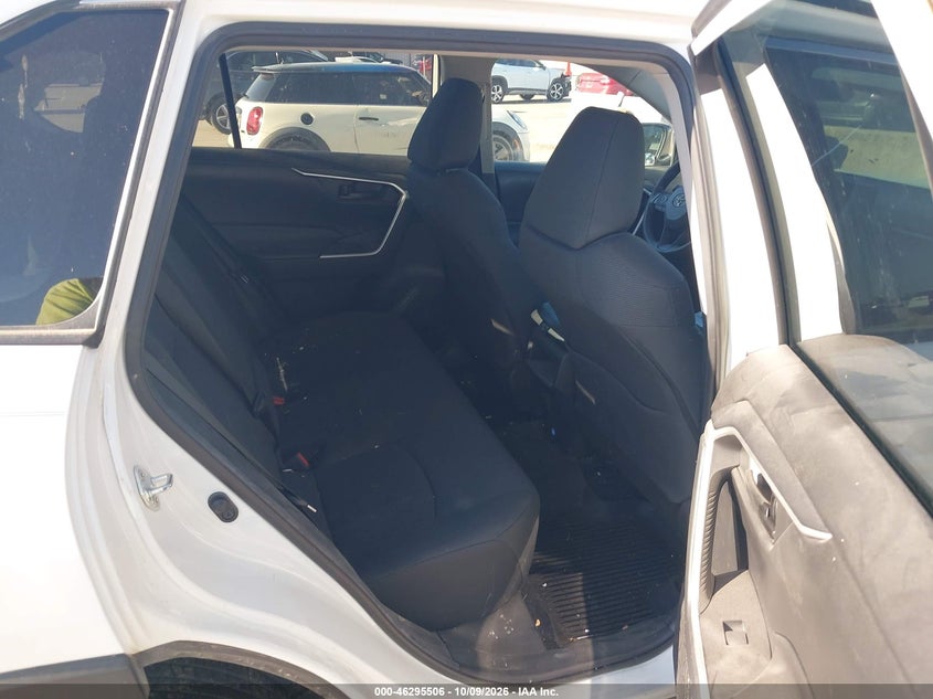 TOYOTA RAV4 - zdjęcie 8