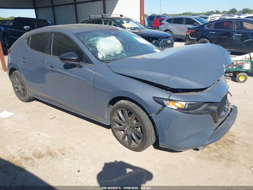 Vin: jm1bpblm6p1611038, lot: 46795737, mazda mazda3 2.5 s carbon edition 2023 img_1
