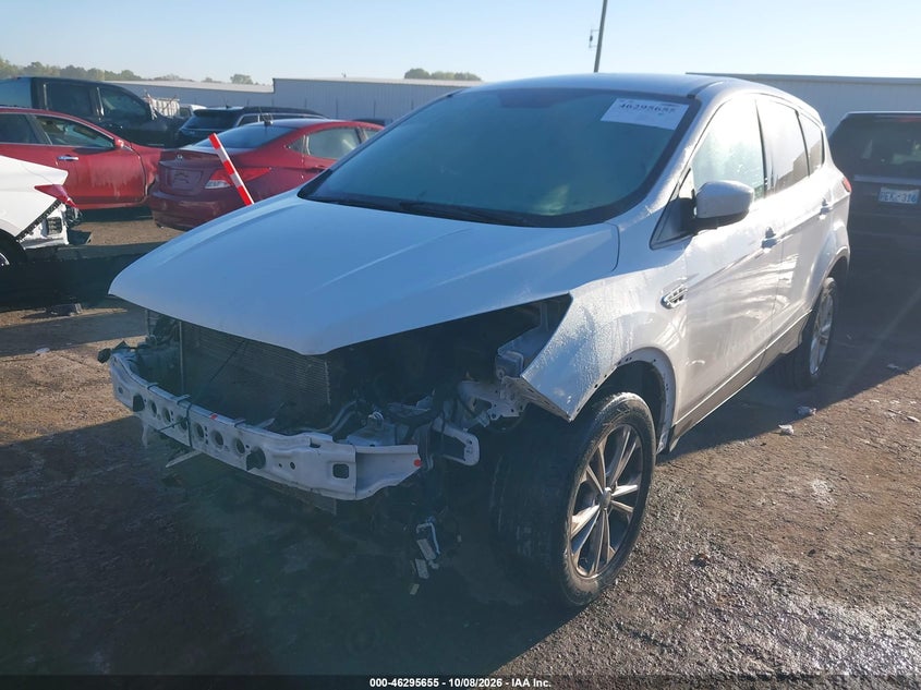 Vin: 1fmcu9gd4kua72762, lot: 46795818, ford escape se 20192