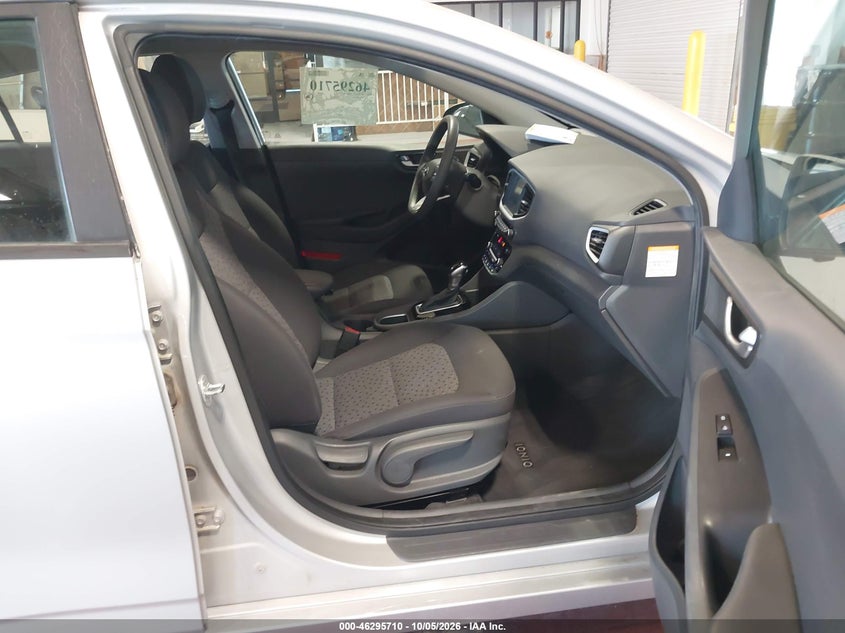 HYUNDAI IONIQ HYBRID 2018 VIN KMHC65LC0JU076595