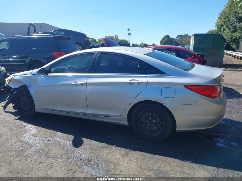2013 HYUNDAI SONATA GLS · Photo 14