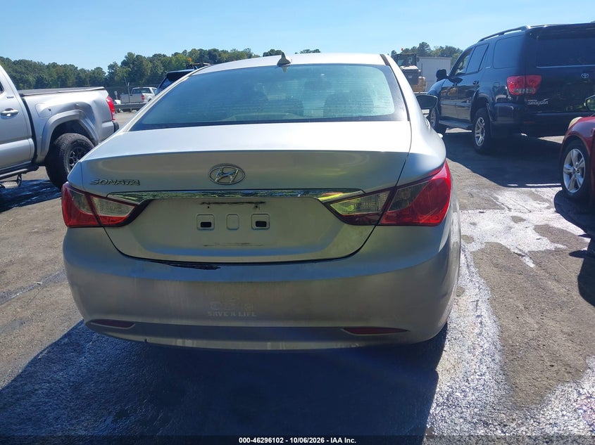 2013 HYUNDAI SONATA GLS · Photo 16