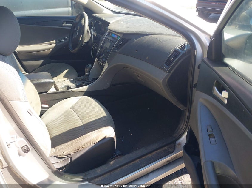 2013 HYUNDAI SONATA GLS · Photo 5