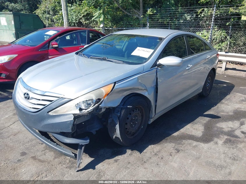 2013 HYUNDAI SONATA GLS · Photo 6