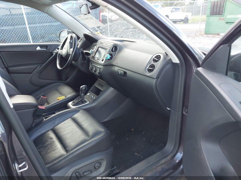 VOLKSWAGEN TIGUAN 2016 VIN WVGBV7AX7GW589081
