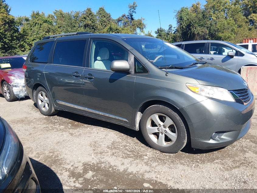 2013 TOYOTA SIENNA LE V6 8 PASSENGER