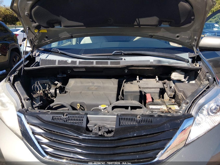 2013 TOYOTA SIENNA LE V6 8 PASSENGER · Фото 10
