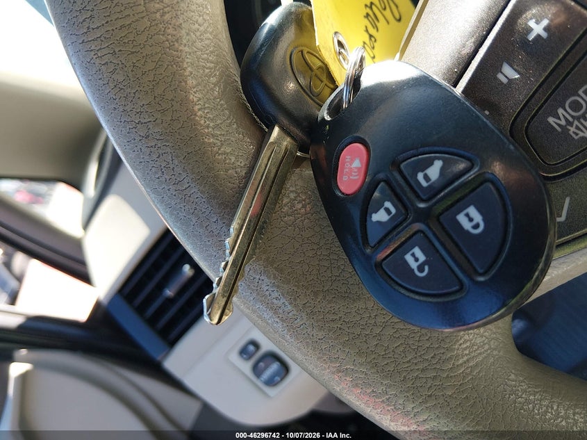 2013 TOYOTA SIENNA LE V6 8 PASSENGER · Фото 11