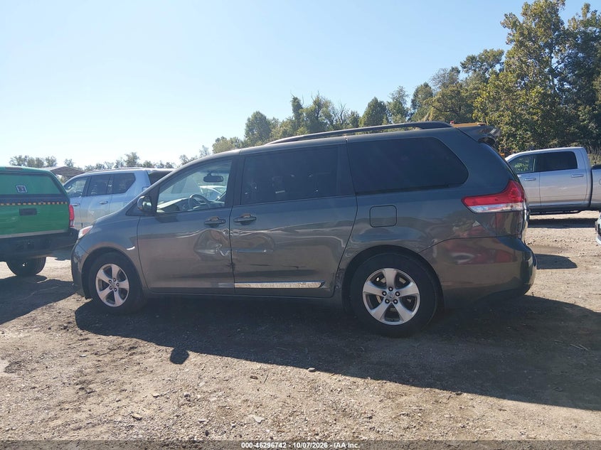 2013 TOYOTA SIENNA LE V6 8 PASSENGER · Фото 15