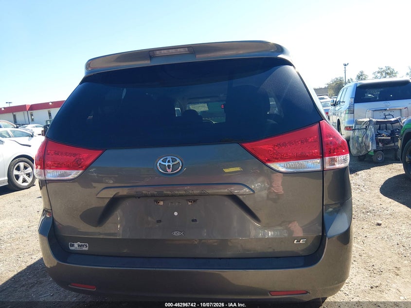 2013 TOYOTA SIENNA LE V6 8 PASSENGER · Фото 17