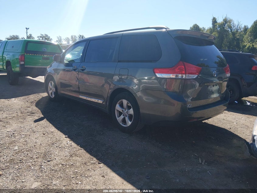 2013 TOYOTA SIENNA LE V6 8 PASSENGER · Фото 3