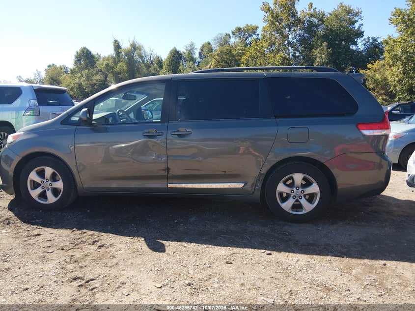 2013 TOYOTA SIENNA LE V6 8 PASSENGER · Фото 6