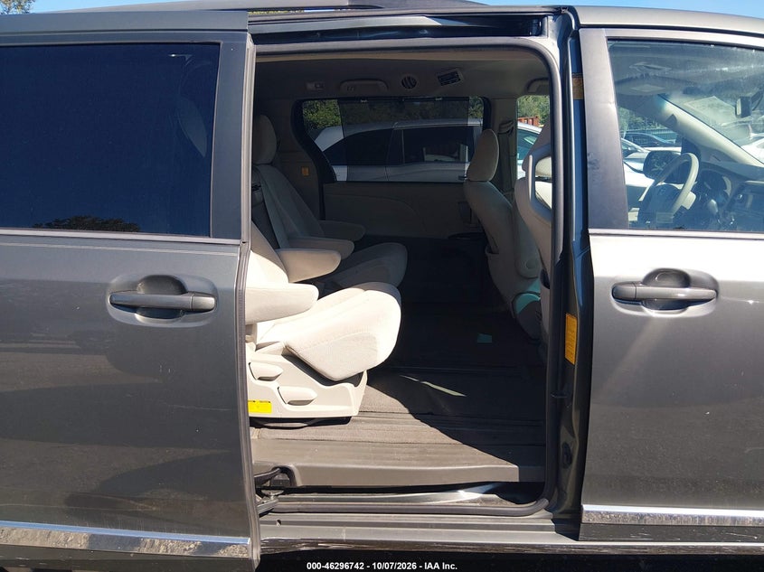 2013 TOYOTA SIENNA LE V6 8 PASSENGER · Фото 8