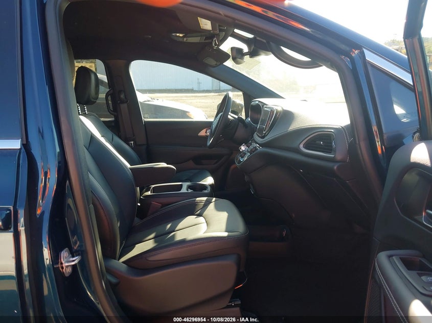 CHRYSLER PACIFICA 2025 VIN 2C4RC3BG1SR501739