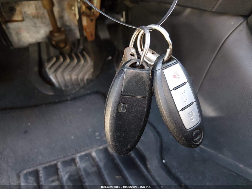 2015 NISSAN ROGUE SV · Photo 11