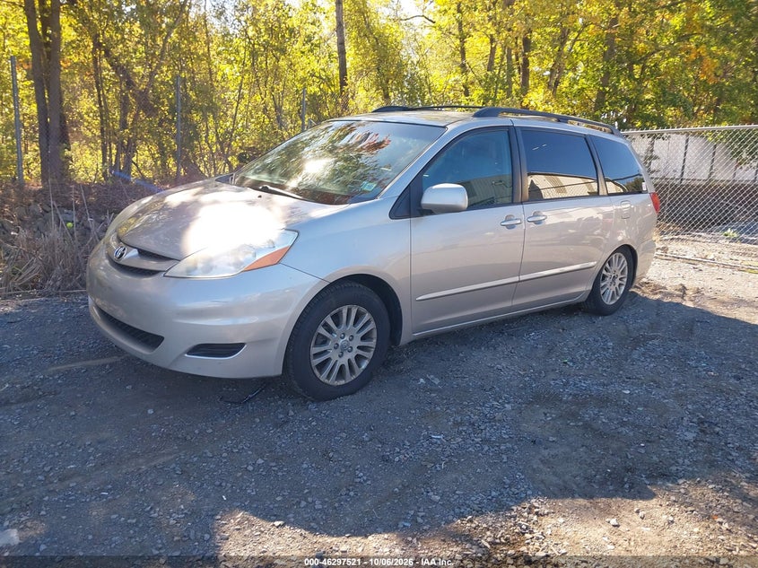Фото 2 - TOYOTA SIENNA