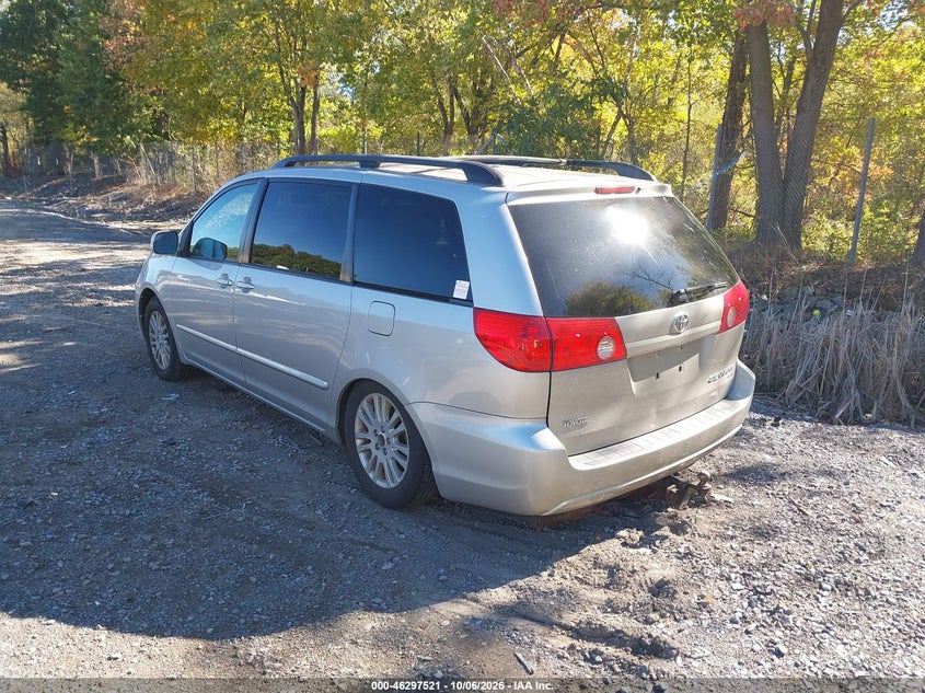 Фото 3 - TOYOTA SIENNA