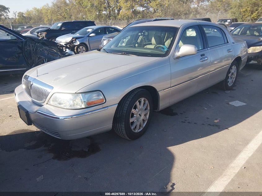LINCOLN TOWN CAR 2009 VIN 2LNHM82V39X602335