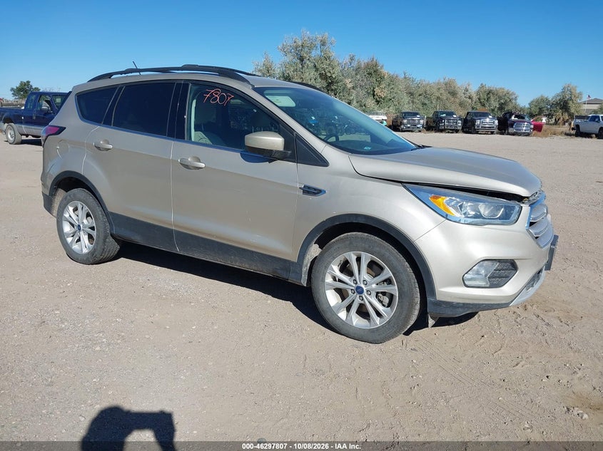 Vin: 1fmcu9hd9jua85214, lot: 46797970, ford escape sel 2018 img_1