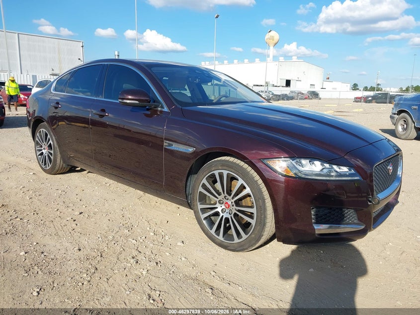 Vin: sajbk4fx1lcy84761, lot: 46798002, jaguar xf 25t prestige awd automatic 2020 img_1