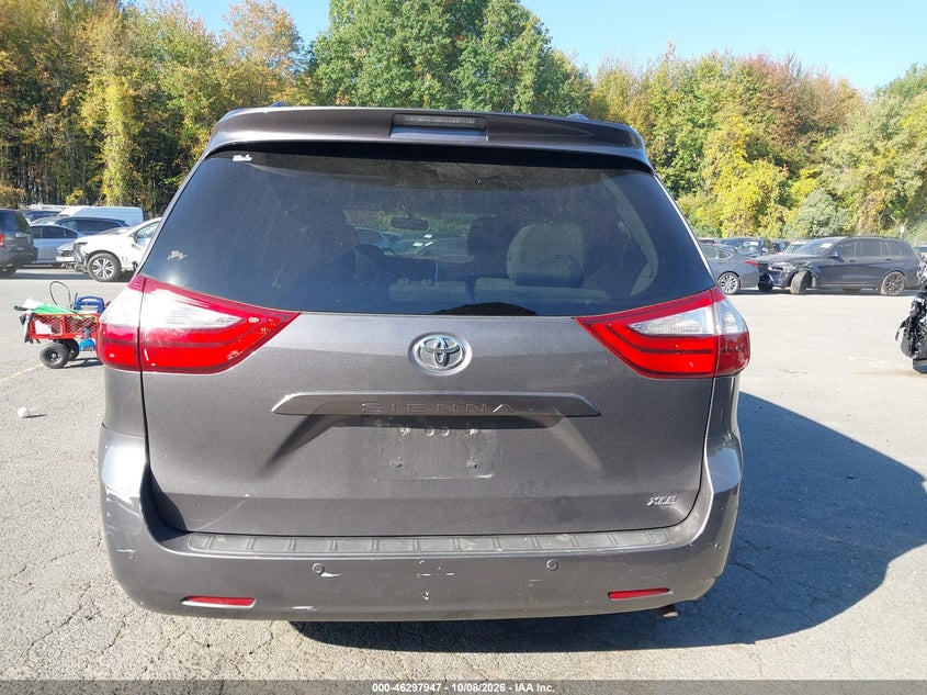 TOYOTA SIENNA - zdjęcie 17