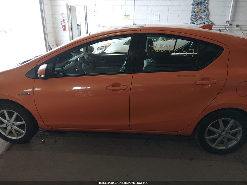 TOYOTA PRIUS C - zdjęcie 14