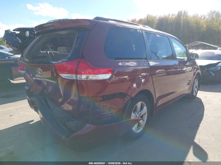 2014 TOYOTA SIENNA LE V6 8 PASSENGER · Фото 4