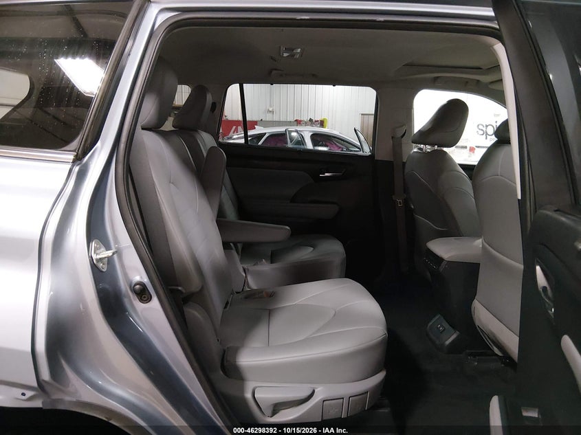 TOYOTA HIGHLANDER - zdjęcie 8