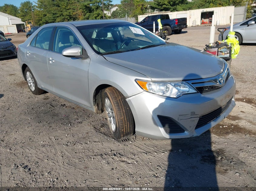 2014 Toyota Camry Hybrid LE
