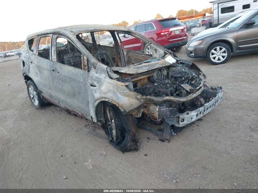 Vin: 1fmcu9gd9hud14602, lot: 46798806, ford escape se 20171