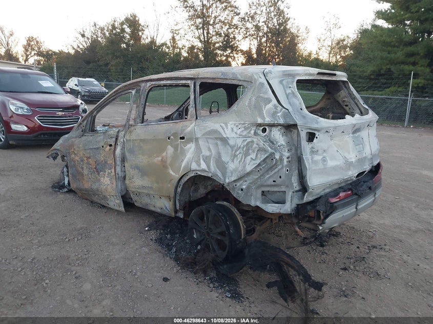 Vin: 1fmcu9gd9hud14602, lot: 46798806, ford escape se 20173
