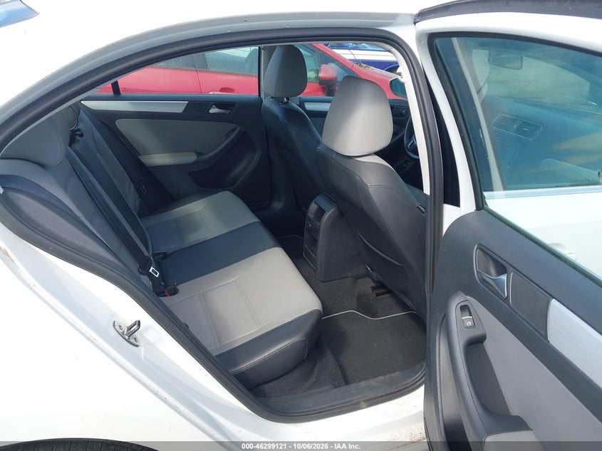 2013 VOLKSWAGEN JETTA HYBRID SE · Photo 8