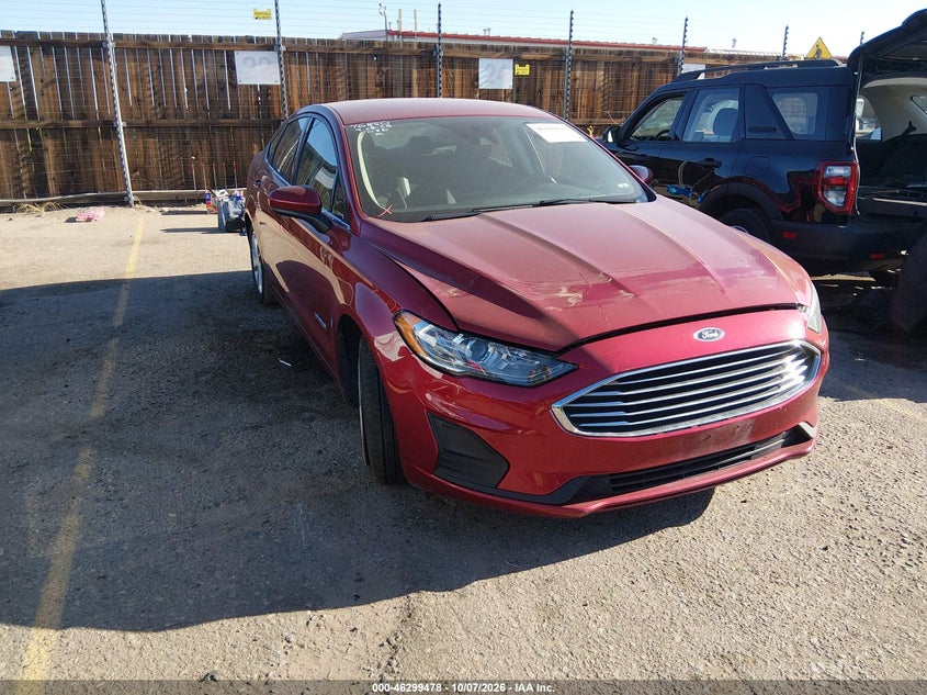 Vin: 3fa6p0lu1kr207137, lot: 46799641, ford fusion hybrid se 2019 img_1