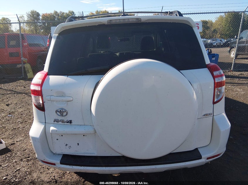 2011 TOYOTA RAV4 · Фото 17