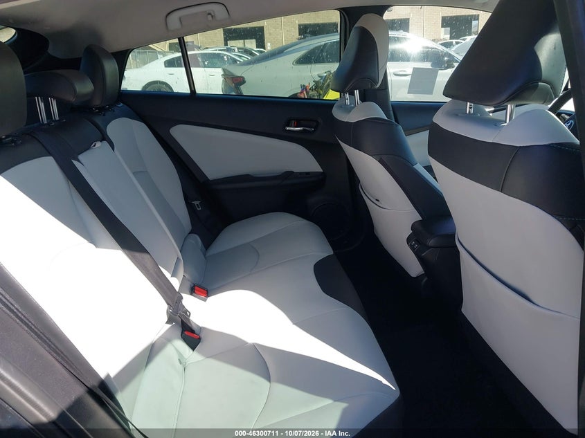 TOYOTA PRIUS - zdjęcie 8