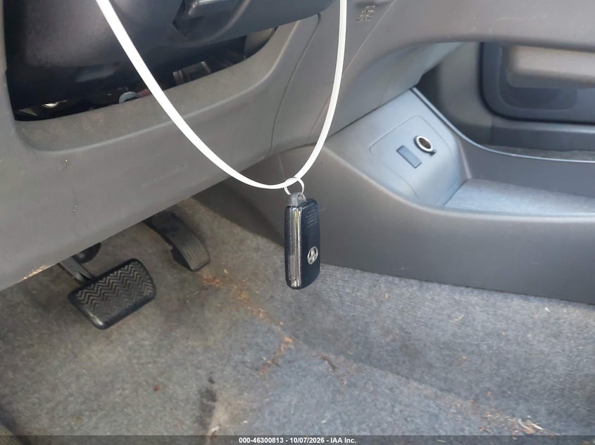 2010 TOYOTA PRIUS III · Photo 11