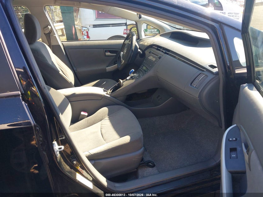 2010 TOYOTA PRIUS III · Photo 5