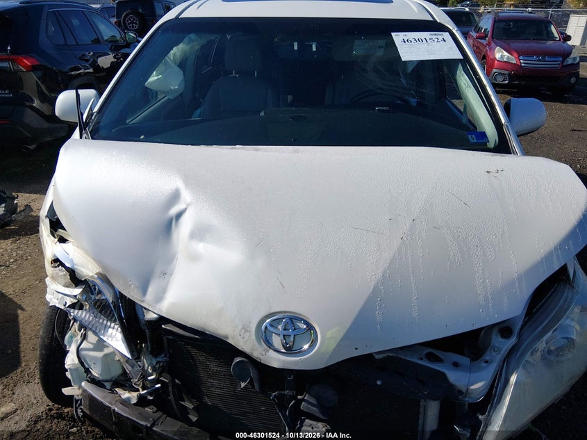 TOYOTA SIENNA - zdjęcie 10