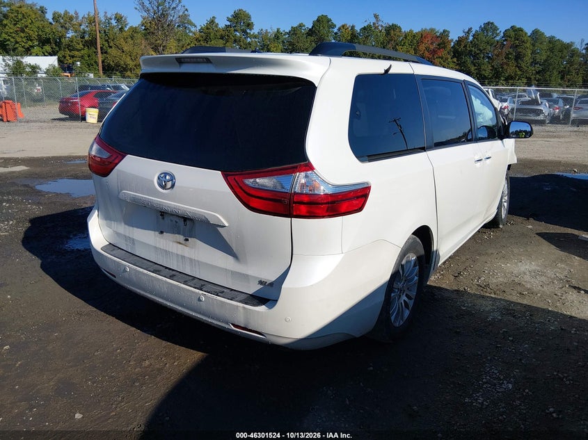 TOYOTA SIENNA - zdjęcie 4
