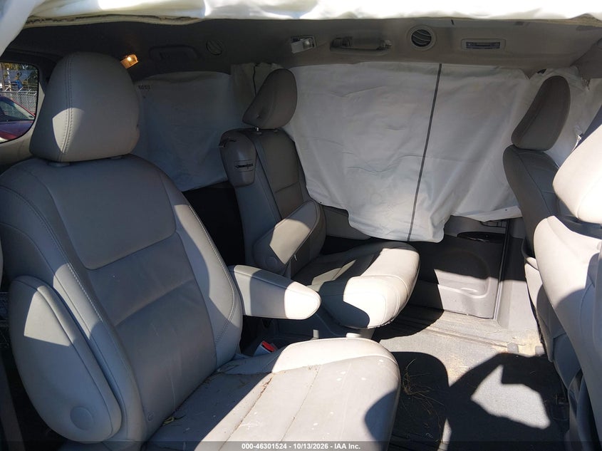 TOYOTA SIENNA - zdjęcie 8